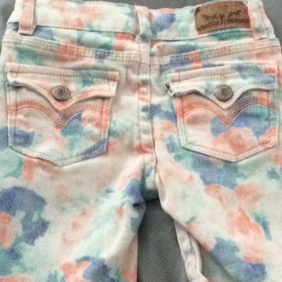 Little Girl’s Levi’s Bermuda Shorts - Picture 4 of 6